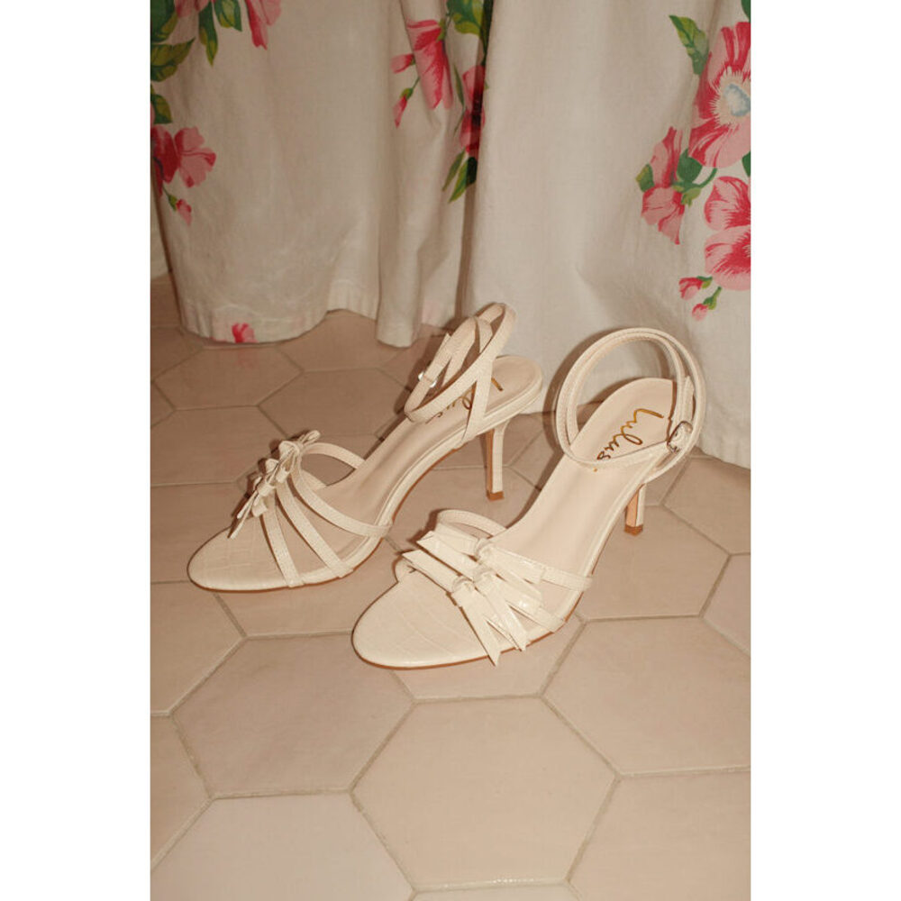 Lulus Devereux Bone Croc-embossed Bow Heels
